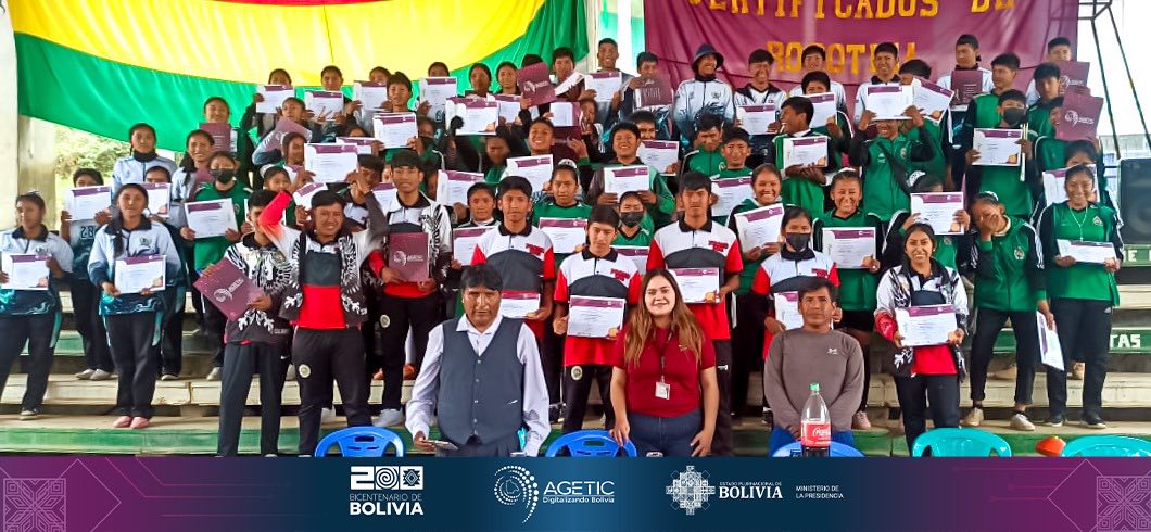 AGETIC certifica a  jóvenes y adultos en habilidades tecnológicas en Coripata  a través del CCIT