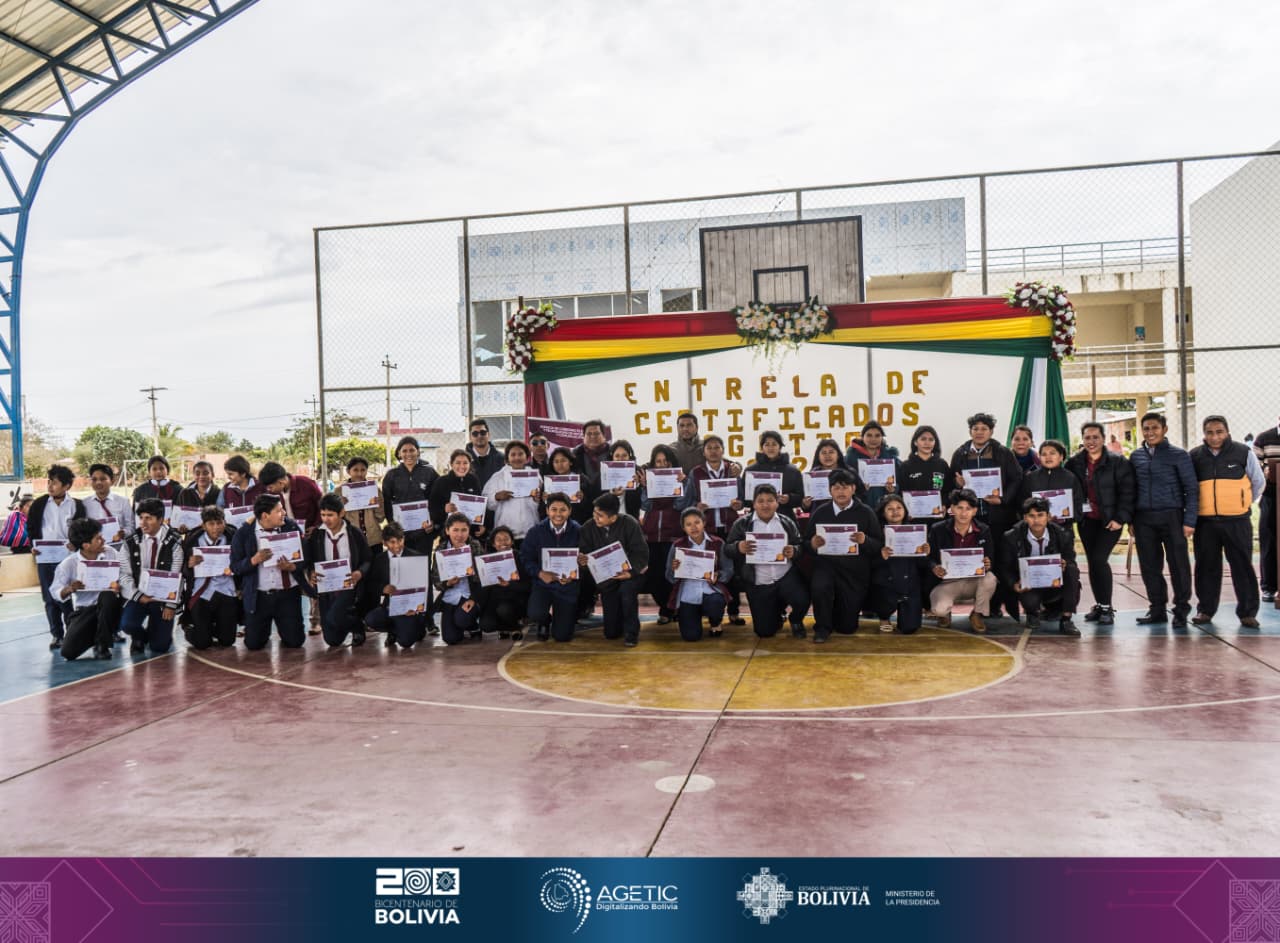 AGETIC certifica a 581 beneficiarios en los CCIT de San Julián, Santa Cruz